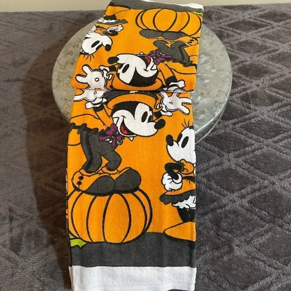 Disney Halloween 3 piece set with 2 towels & mitt